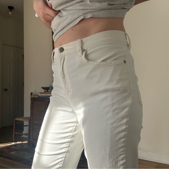 Eileen Fisher White Straight Leg Cropped Jeans with Raw Fray Hem - Picture 8 of 11